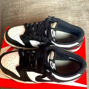Nike dunk low Panda (black and white) Size 7 Gs